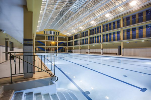 piscine-molitor-luxehotel-in-artdeco-zwembad-in-parijs-binnenbad
