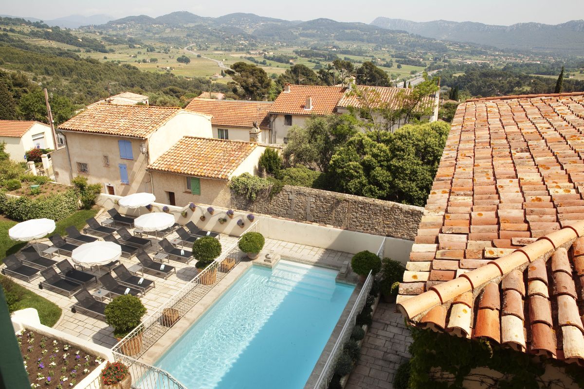 hostellerie berard hotel restaurants zwembad in de Provence
