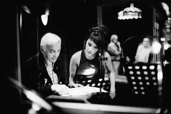 Franse zangeres Zaz en Charles Aznavour