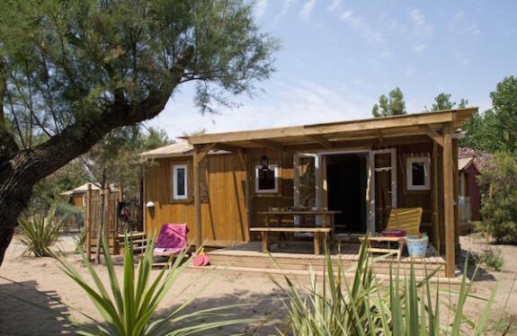 Houten huisjes glamping Le Serignan Plage