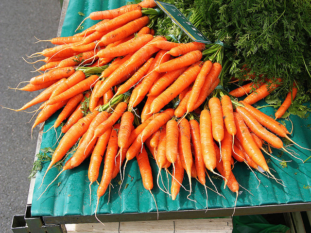 wortels op tafel