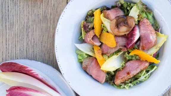 Franse salade met eend en sinaasappel