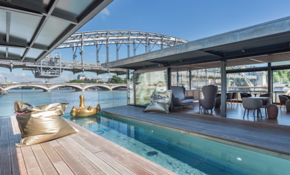 Hotel op de Seine in Parijs