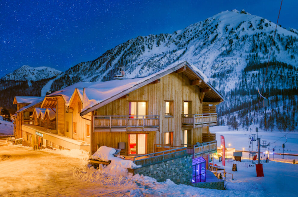 Anova berghotel Montgenèvre wintersport bergwandelen gezellig trendy hip