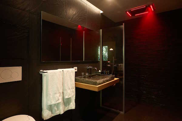 romantisch hotel boomhut Parijs centrum badkamer