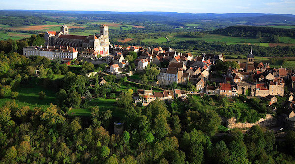 Vézelay is gebouwd op de top van een berg