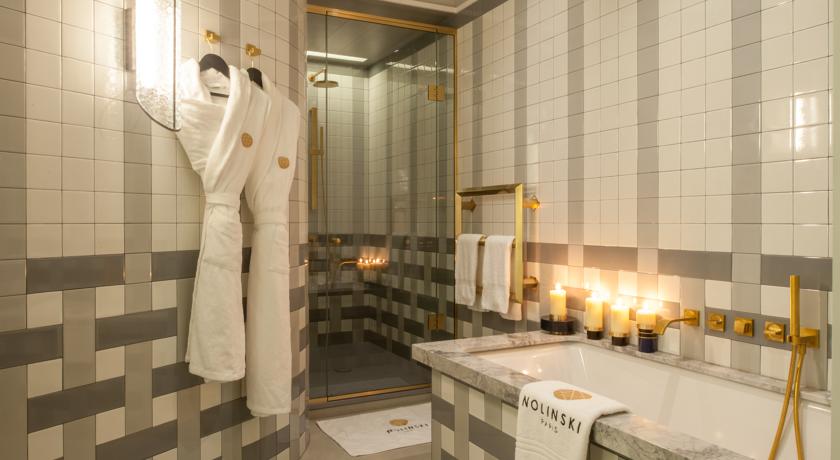 hip nieuw luxe hotel nolinski parijs badkamer