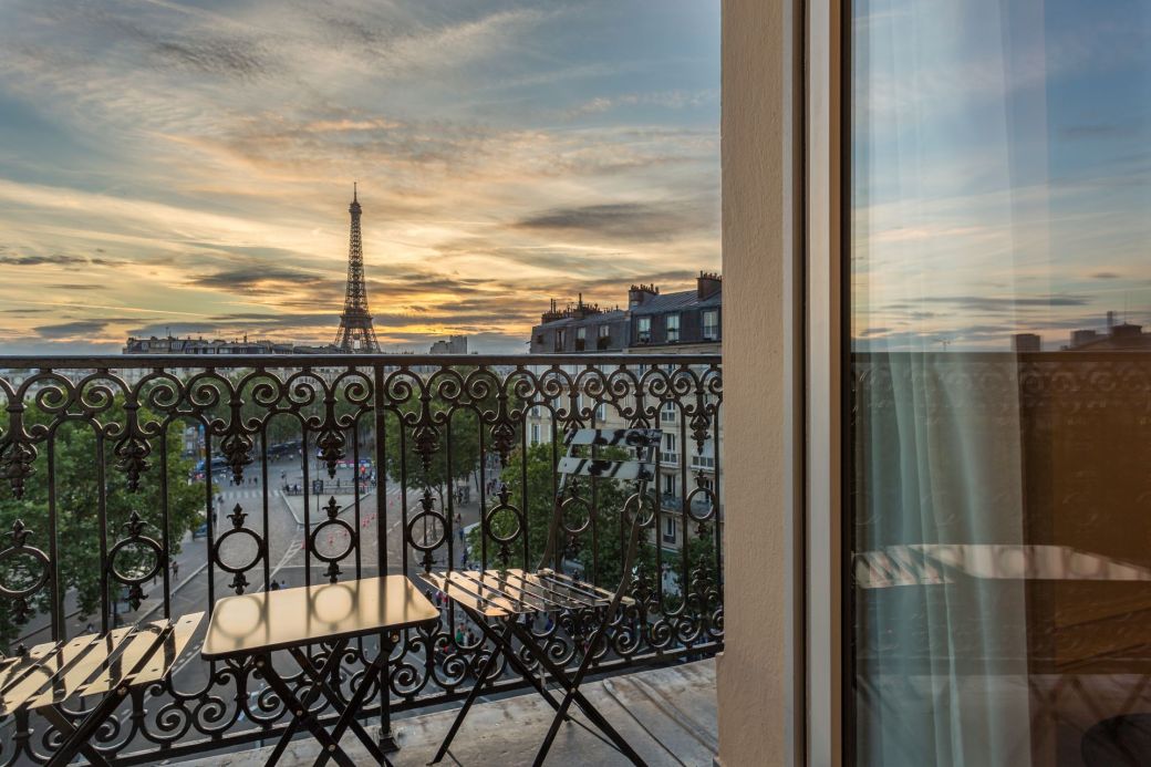 Parijs romantisch Hotel la Comtesse Eiffeltoren uitzicht