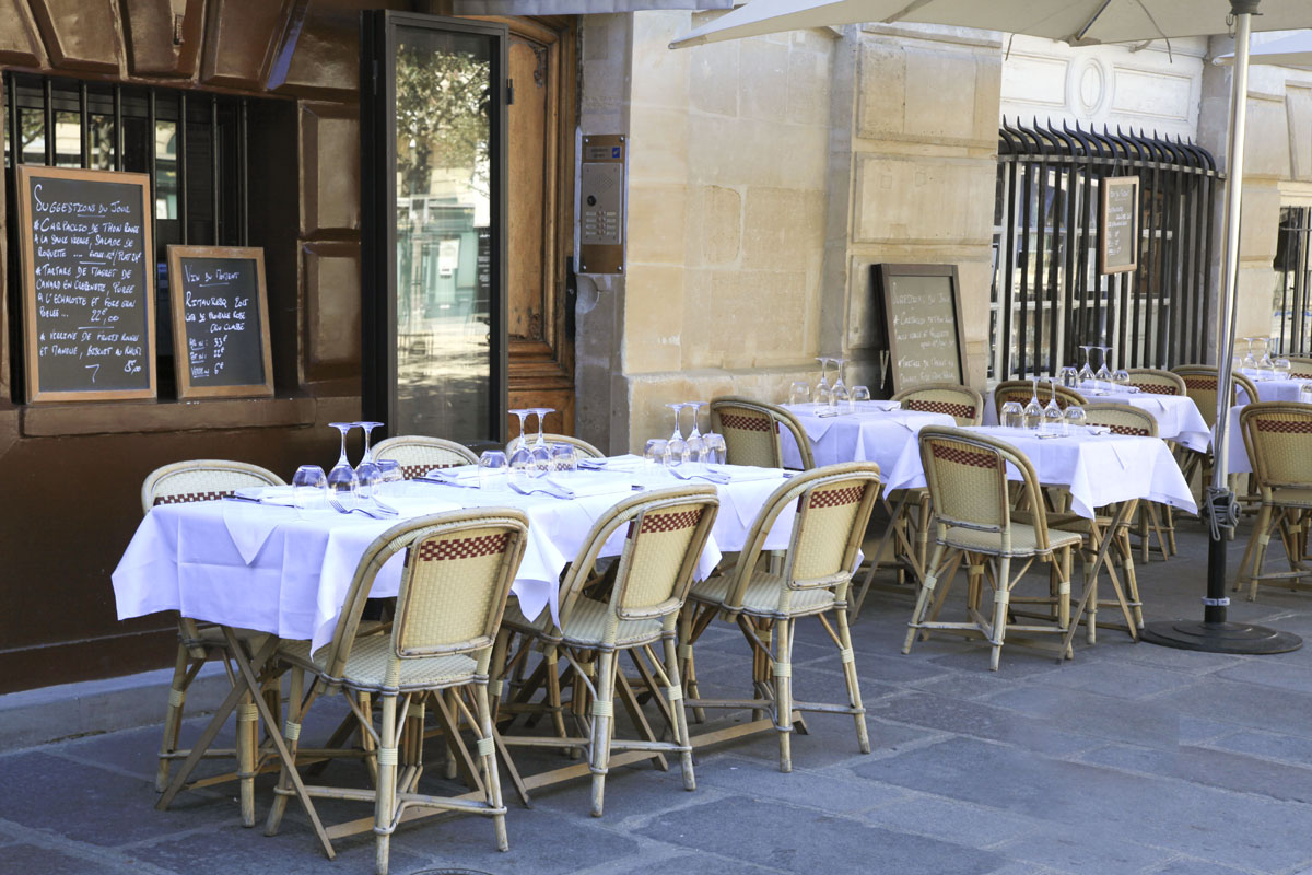 restaurant Parijs tafels menu troittoir CC Nicky