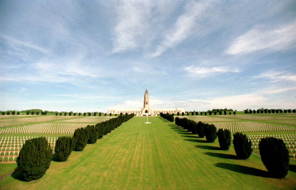 Verdun Lorraine WOI voorstelling openlucht begraafplaats knekelhuis Douaumont