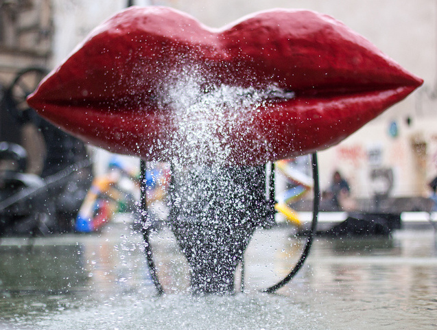 lippen strawinksy fontein center pompidou Parijs Niki de Saint Phalle