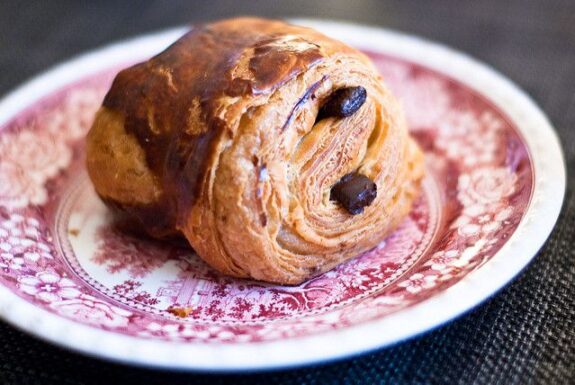 ‘Pain au chocolat’ of niet? Hilarische taalstrijd