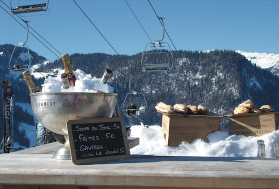 champagne op de piste in La Clusaz