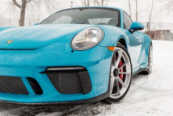 Naar de sneeuw met de auto? Check dit winterlijstje
