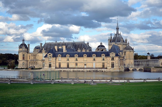 Chantilly kasteel boven Parijs