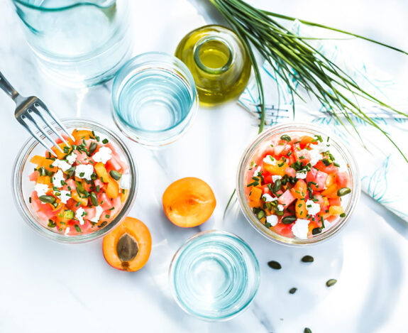 Salade van abrikoos, geitenkaas en watermeloen