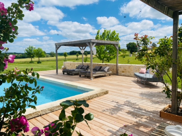 vakantiehuis met zwembad Dordogne Lot-et-Garonne groot terras