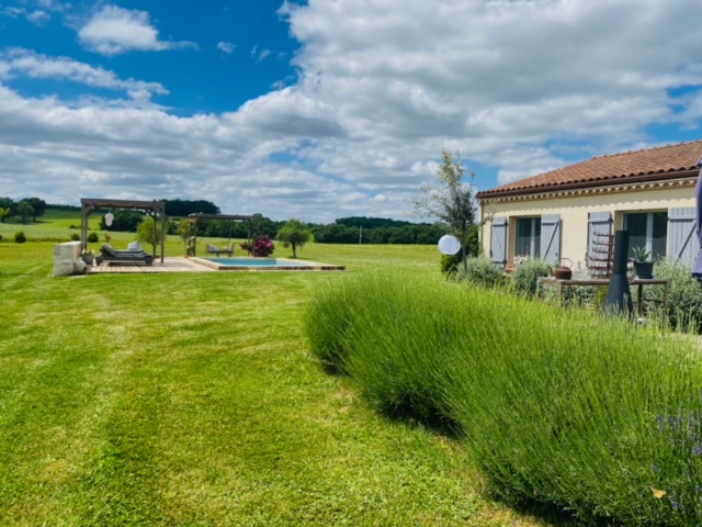vakantiehuis met zwembad Dordogne Lot-et-Garonne grote tuin