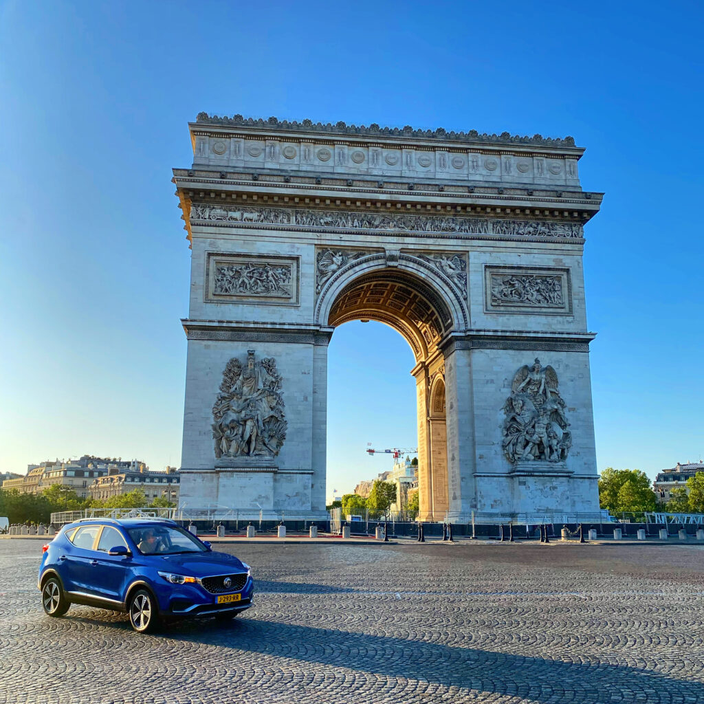 Met de auto naar Parijs - Mit dem Auto nach Paris