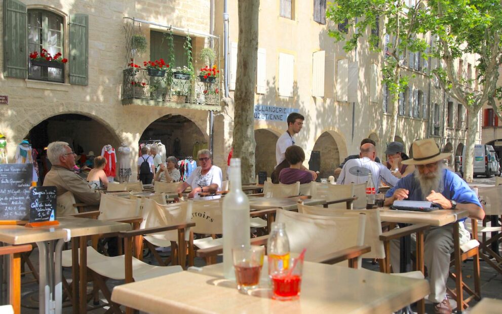 Palce aux Herbes Uzes mooi dorp stadje in de Gard Zuid-Frankrijk