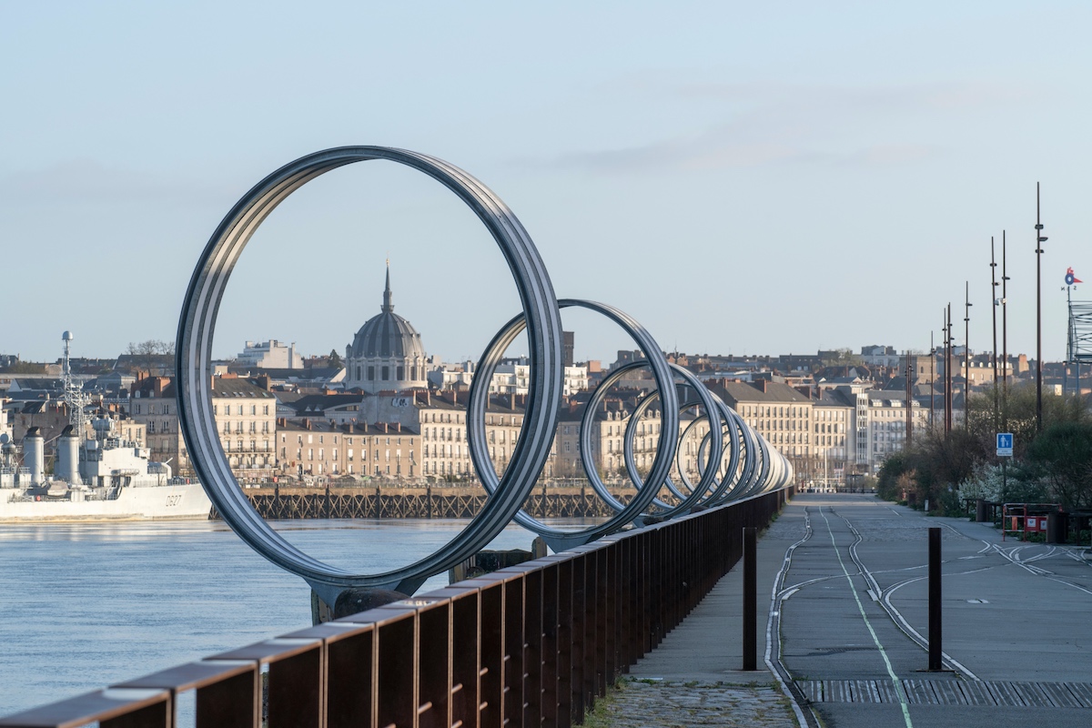De neonringen van Daniel Buren