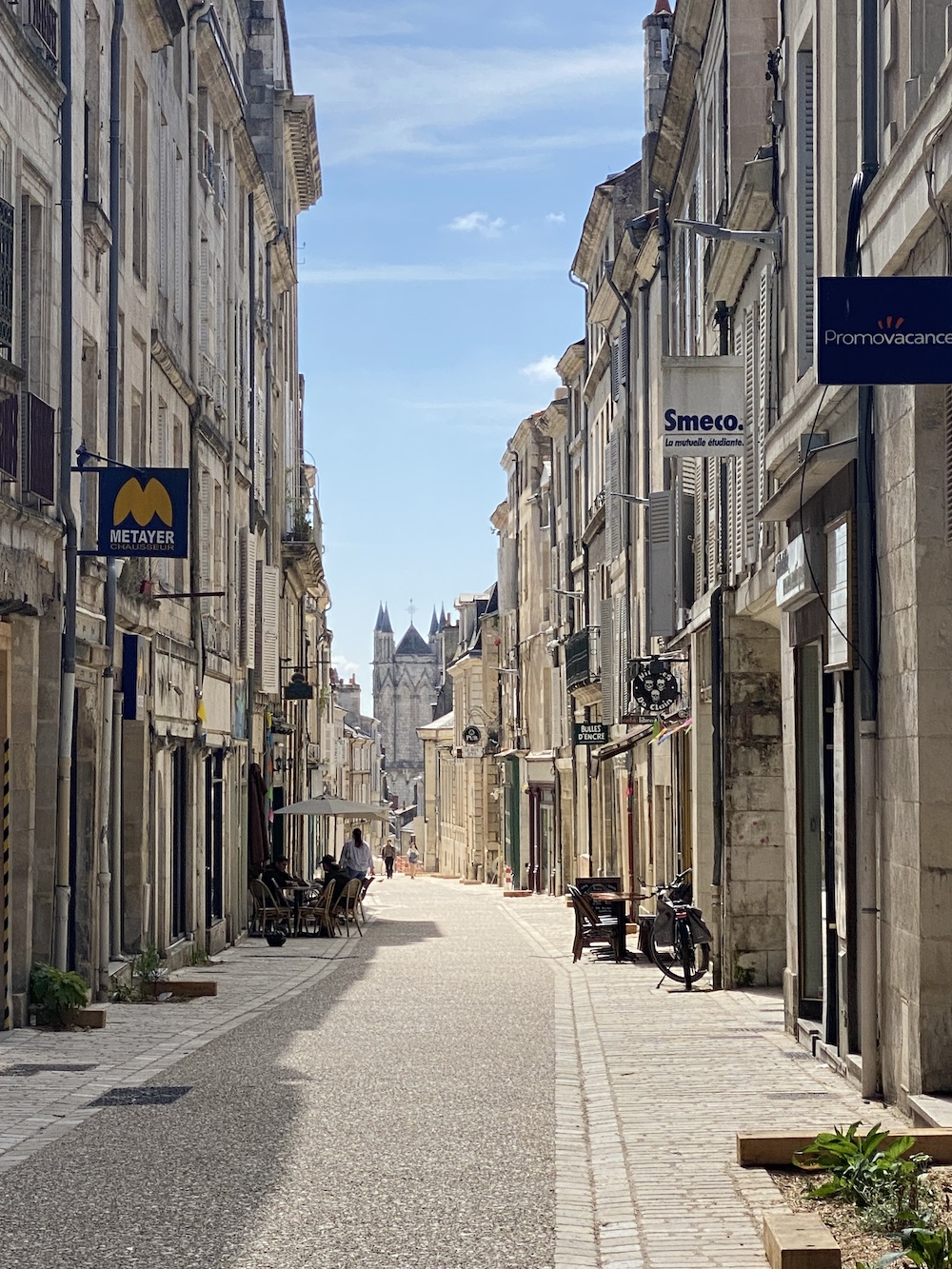 Rue-de-la-Cathedrale-Poitiers