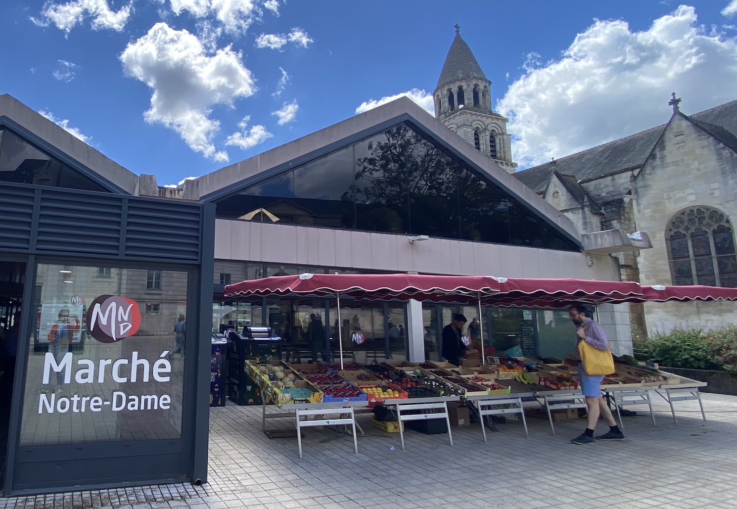 Poitiers Marche Notre Dame