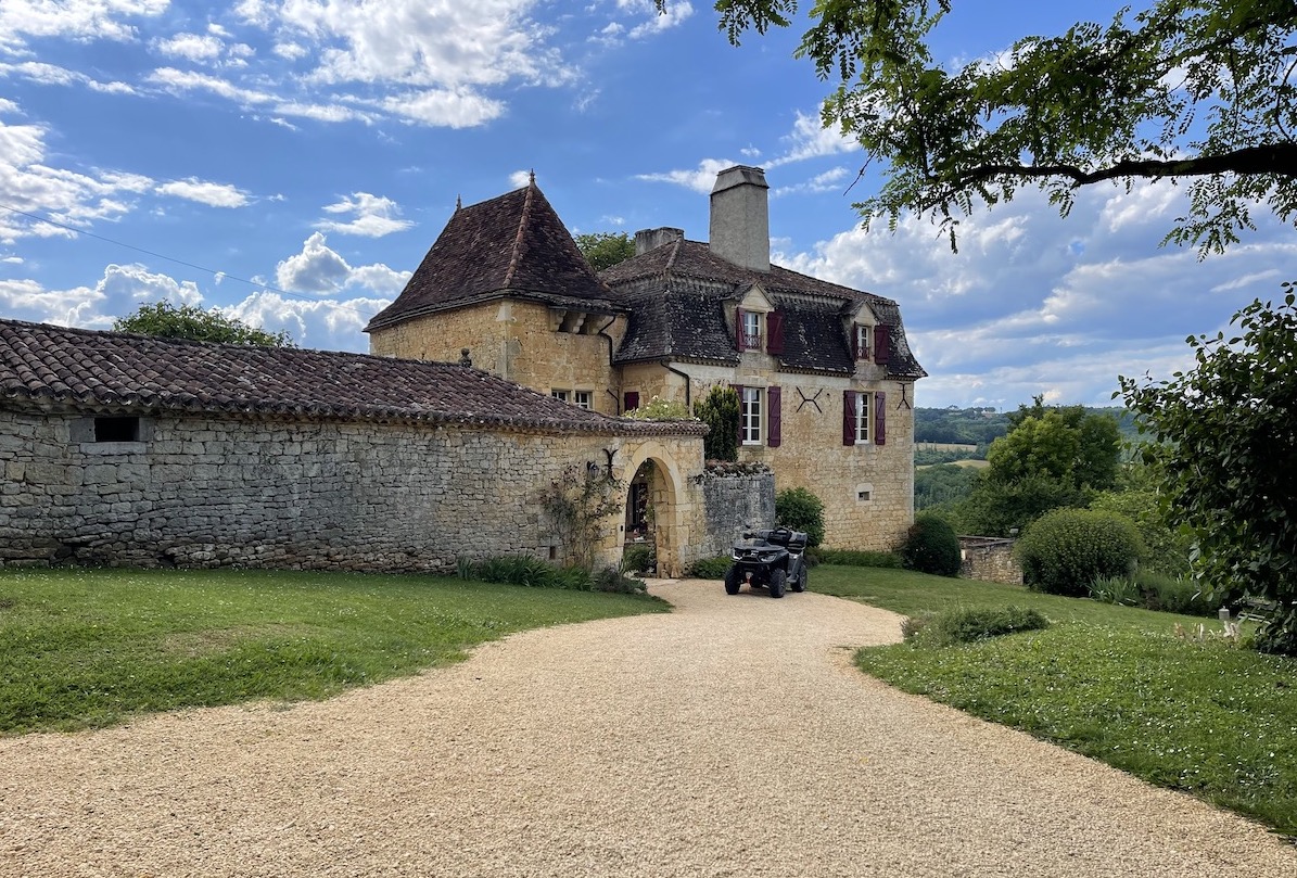 Domaine de Belbouys in de Lot vakantiehuizen bij kasteeltje