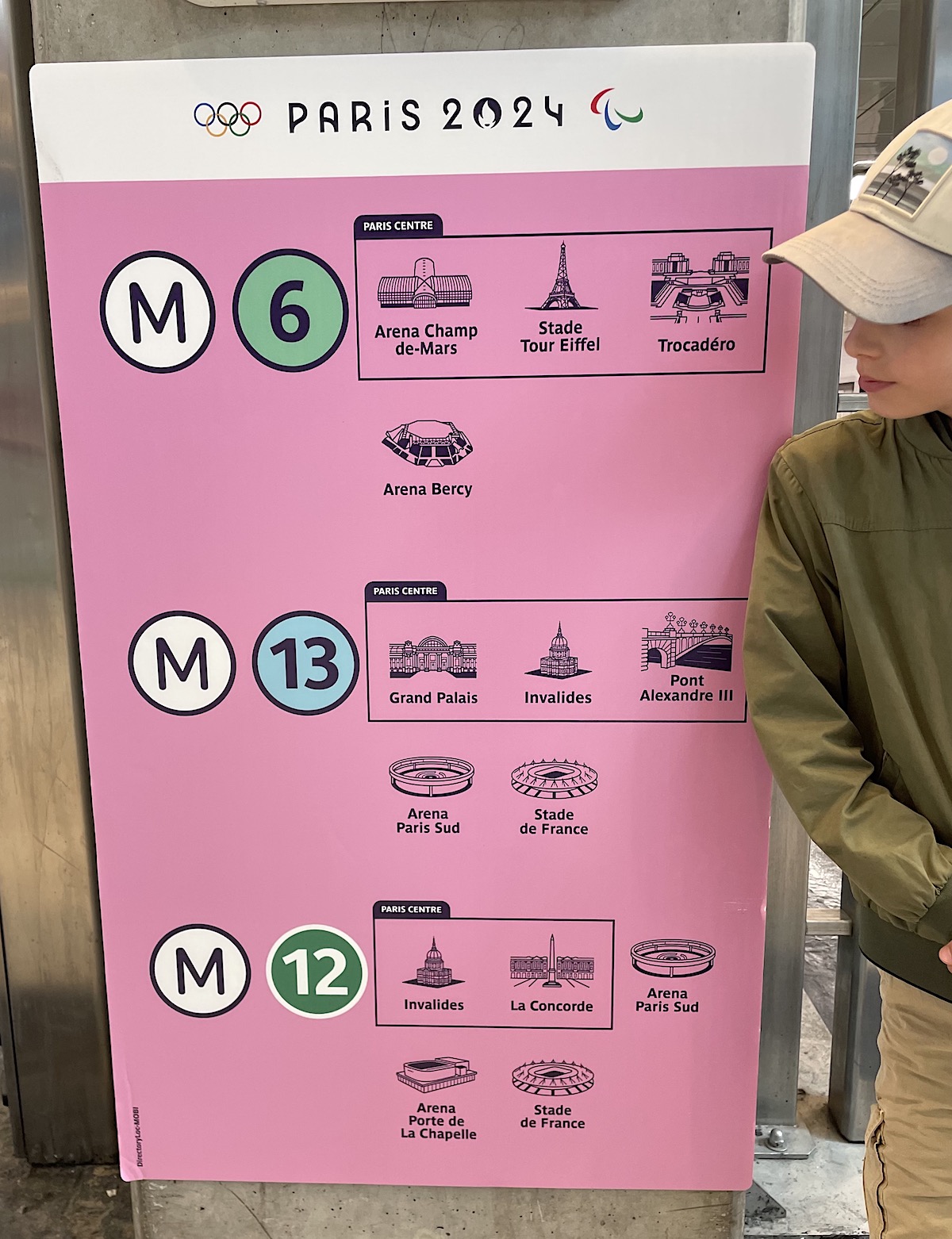 roze borden metro Parijs