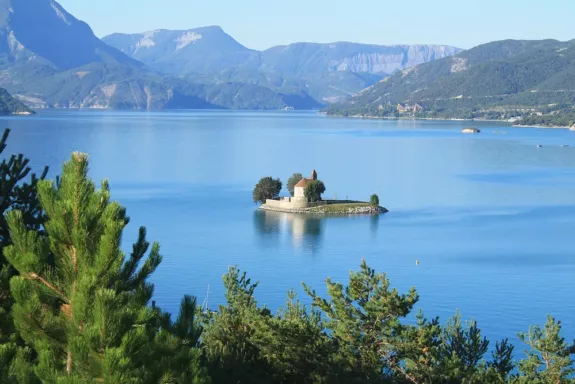 Chapelle Lac Serre Poncon