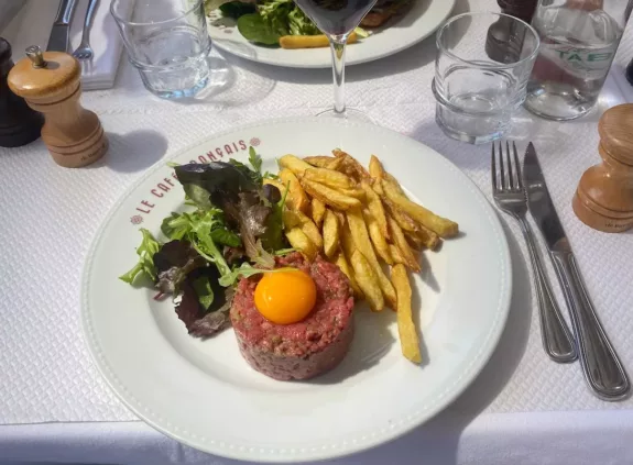 steak-tartare of steak-tartaar in Parijs