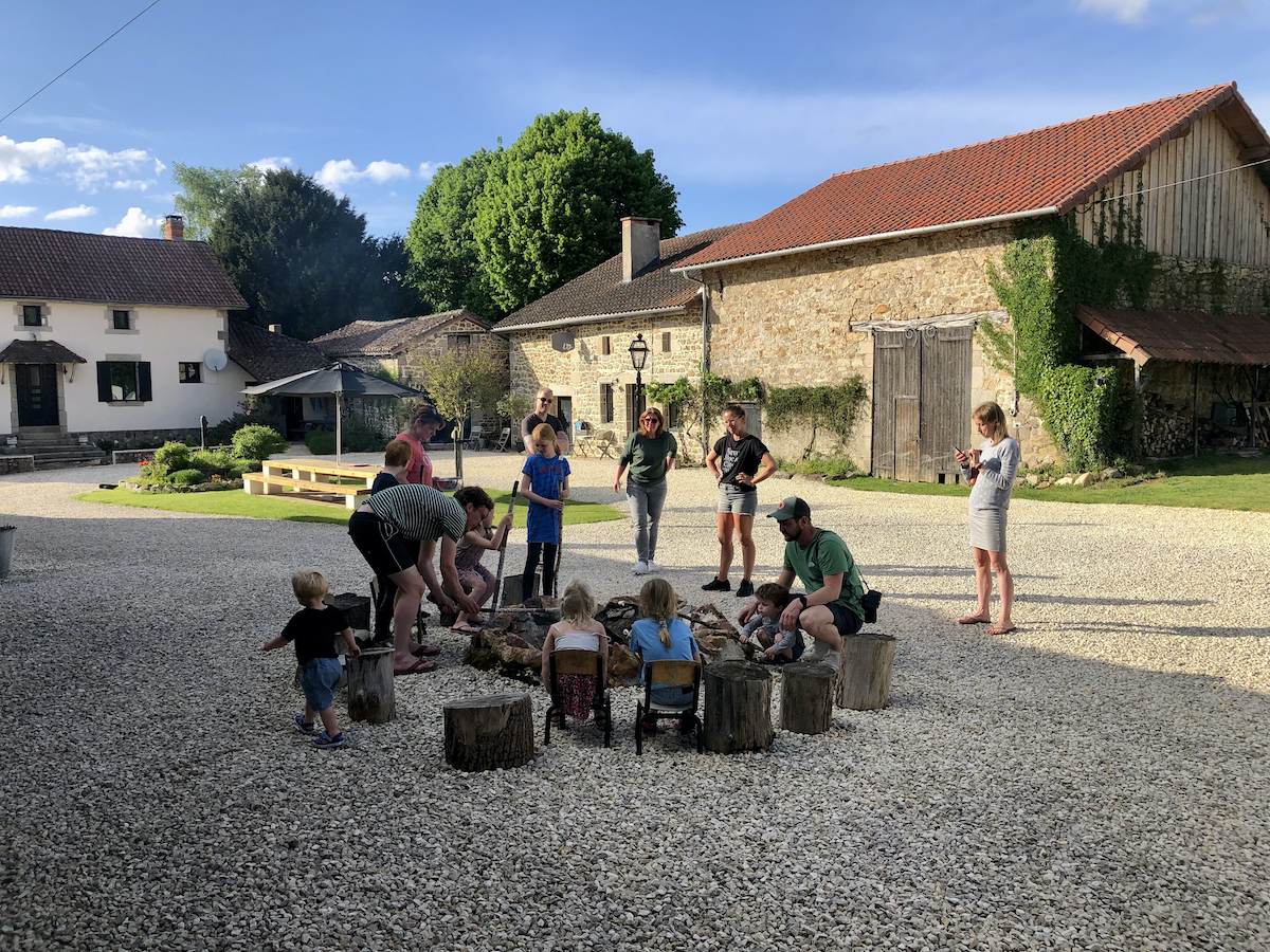 Maziéras Dordogne vakantiedomein gezinnen kampvuur