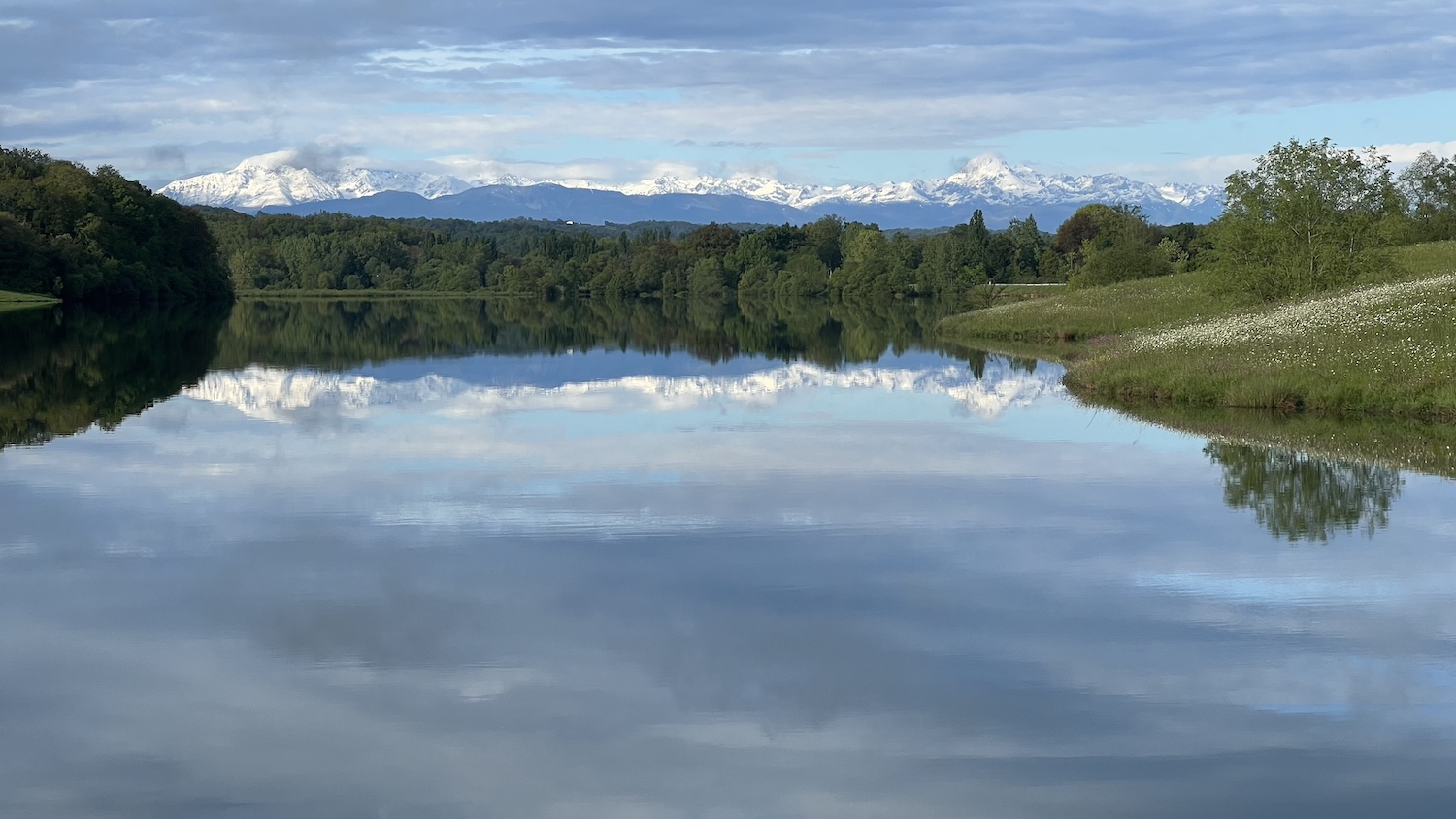 Domaine la Barbe vakantiedomein uitzicht op de Pyreneeen