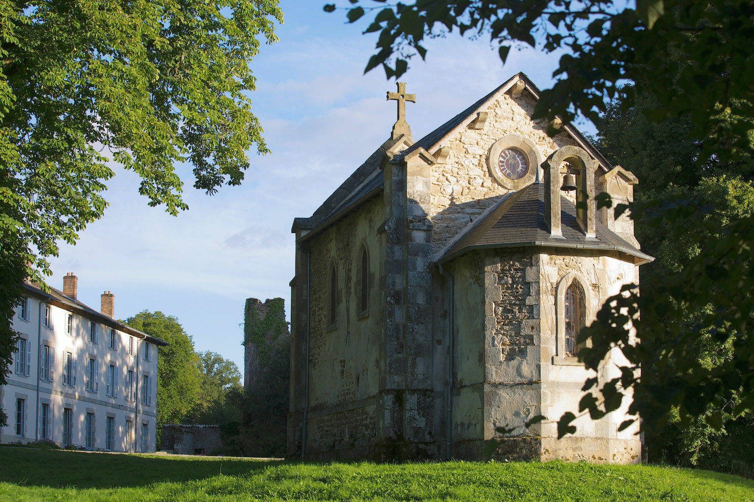 Abbaye du Palais in de Creuse bij een abdij met kapel