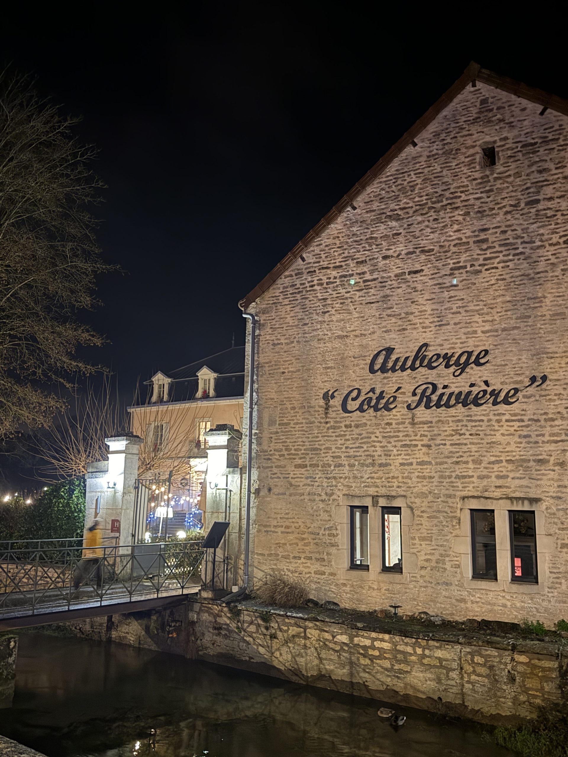Auberge-Cote-Riviere-Tussenstopadres Bourgogne
