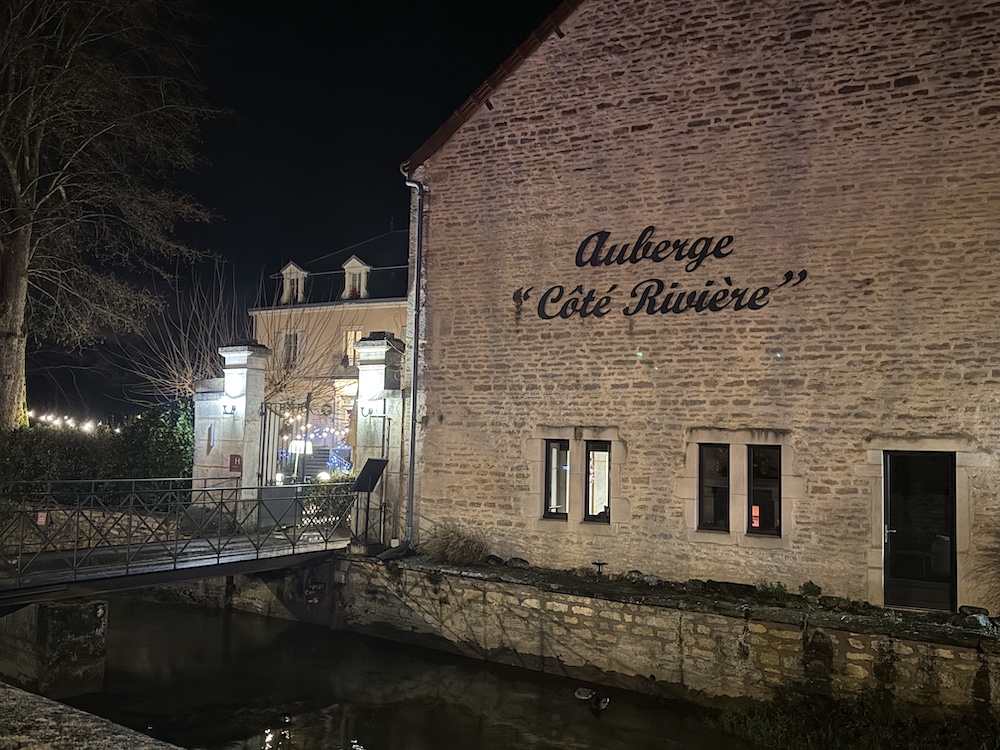 Auberge-Cote-Riviere-Tussenstopadres Bourgogne
