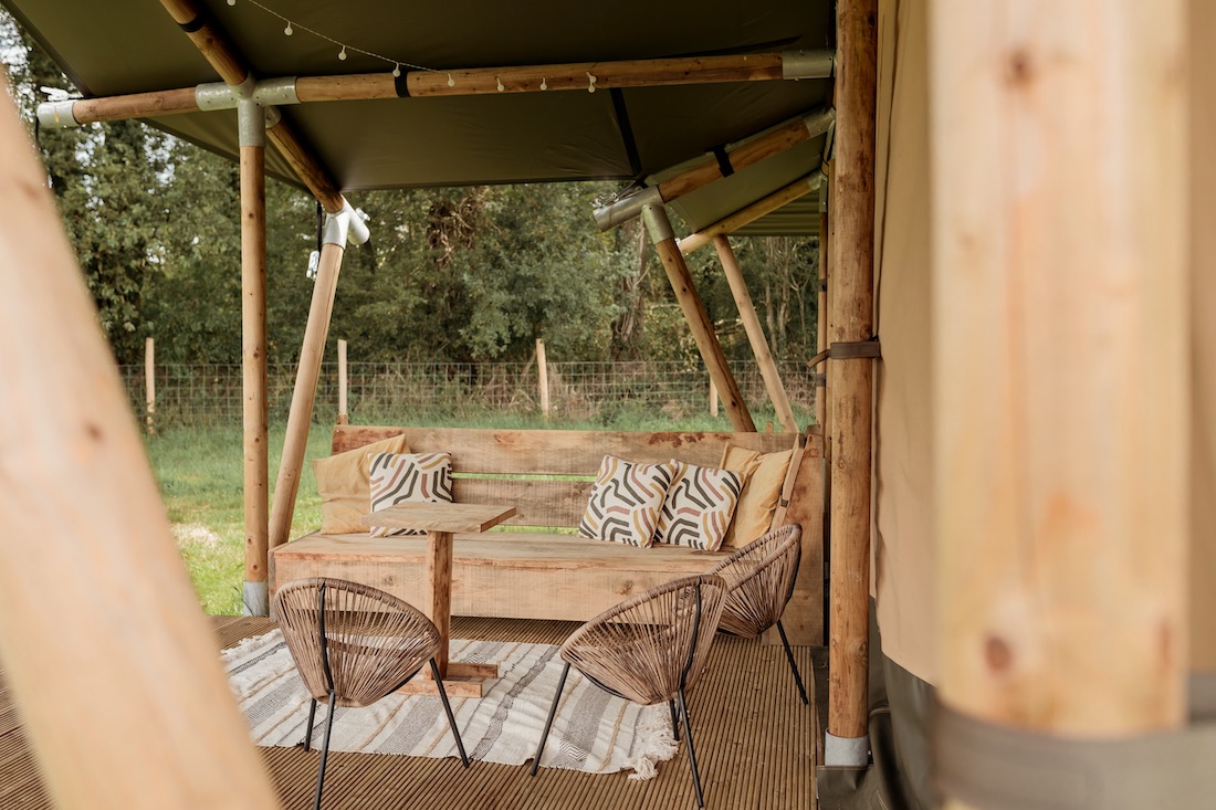 safaritenten met lekker terras bij Festilux in de Bourgogne