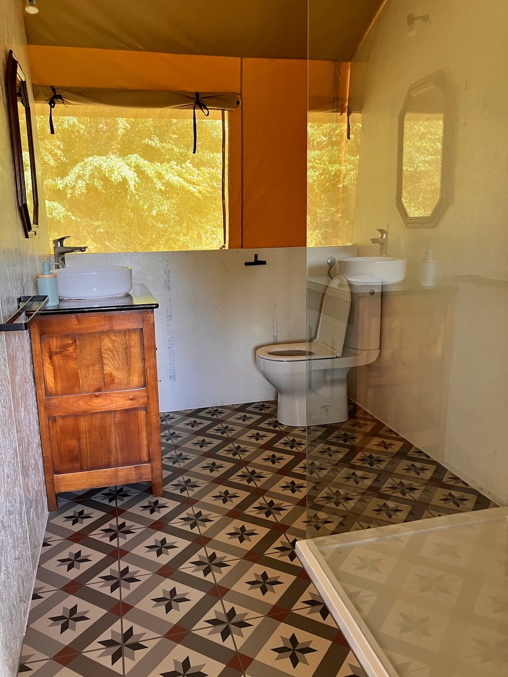 luxe safaritenten met badkamer bij Festilux in de Bourgogne