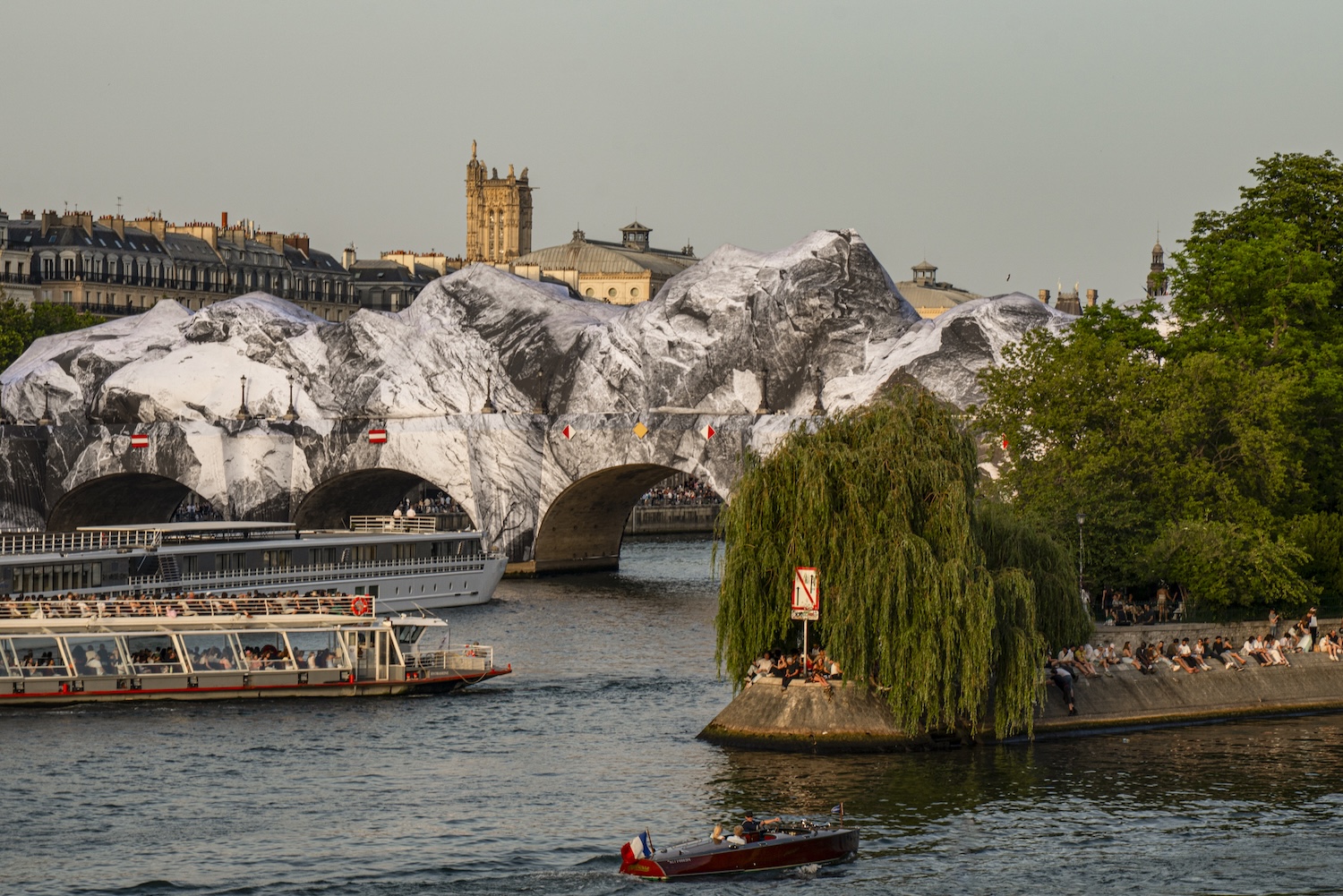 La Caverne du Pont-Neuf in Parijs