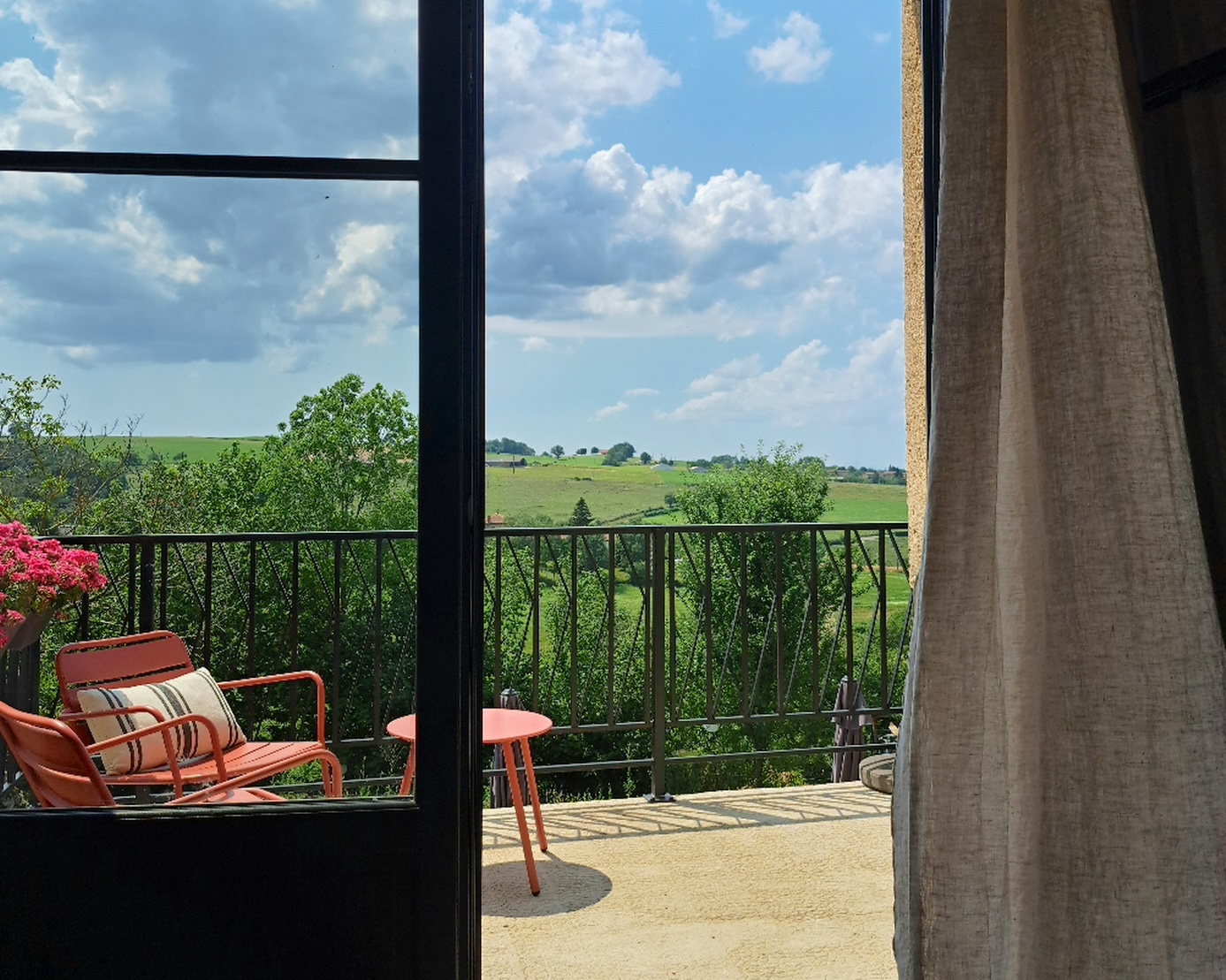 Gîte La Fiancée du Paresseux in een klein dorp in de Puy-de-Dôme