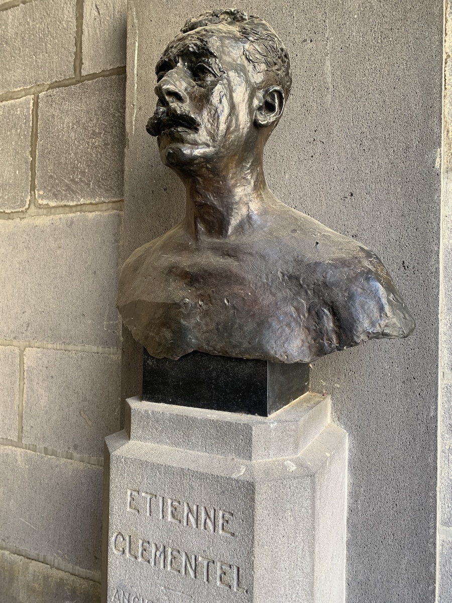 Riom, Rodin-beeld bij stadhuis